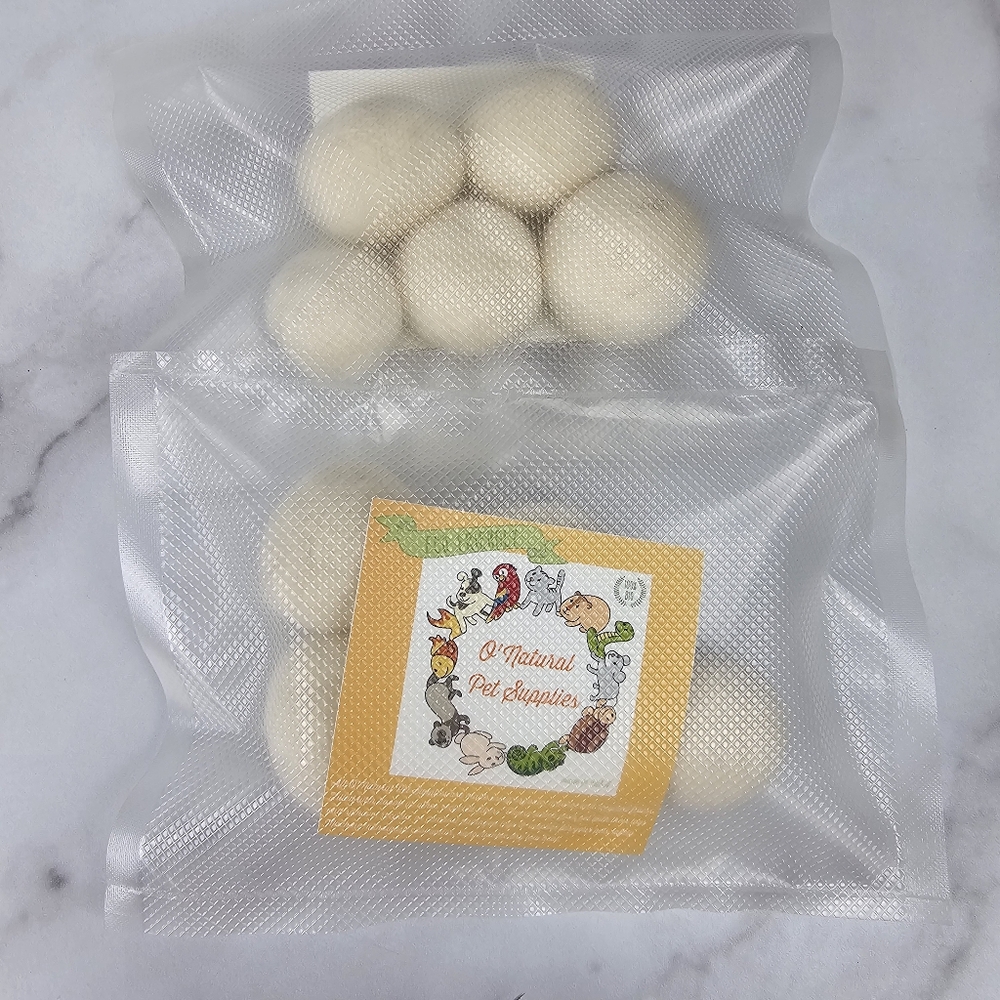 O Natural cat toy, organic wool balls
